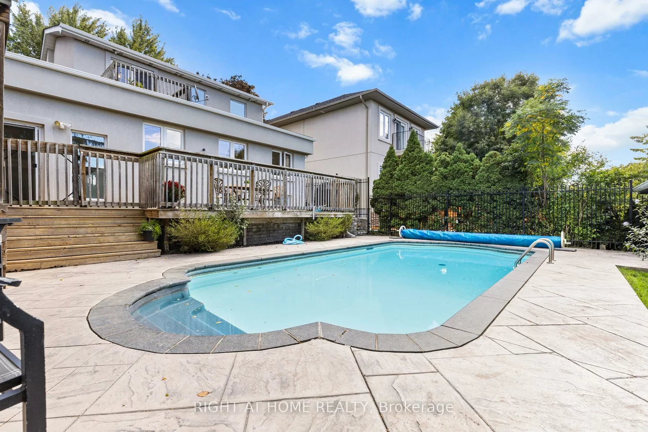 10, Haliburton, Islington-City Centre West, Toronto