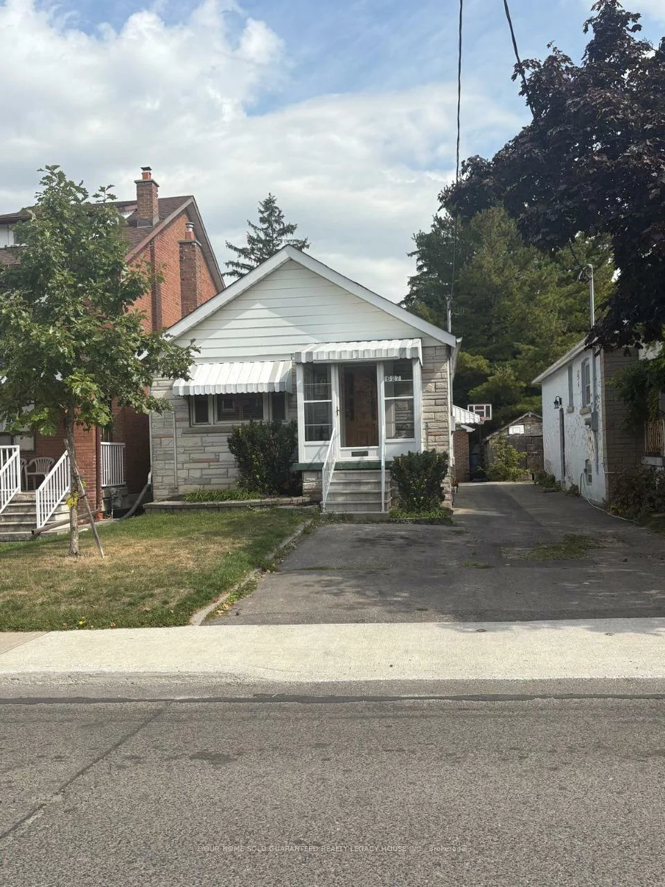 627, McRoberts, Caledonia-Fairbank, Toronto