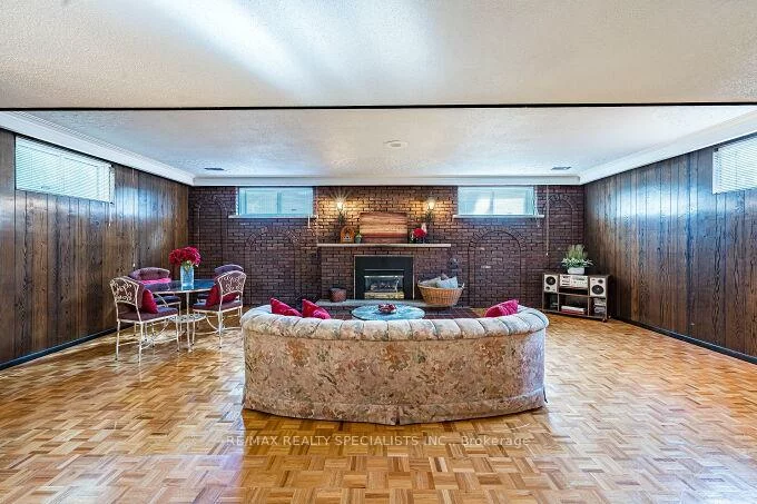 61, Brewster, Glenfield-Jane Heights, Toronto