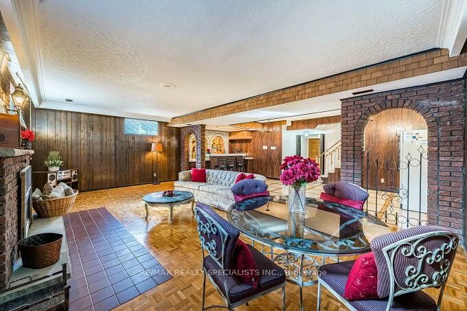 61, Brewster, Glenfield-Jane Heights, Toronto