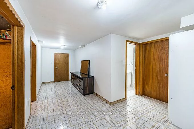 61, Brewster, Glenfield-Jane Heights, Toronto