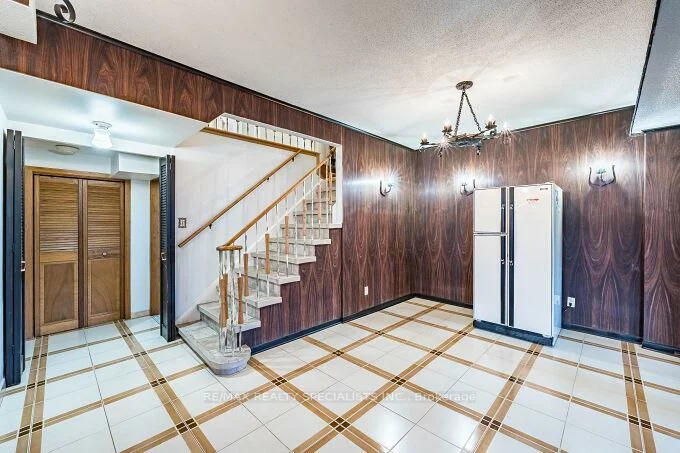 61, Brewster, Glenfield-Jane Heights, Toronto