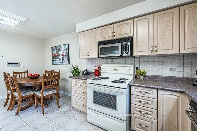 61, Brewster, Glenfield-Jane Heights, Toronto