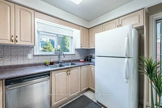 61, Brewster, Glenfield-Jane Heights, Toronto