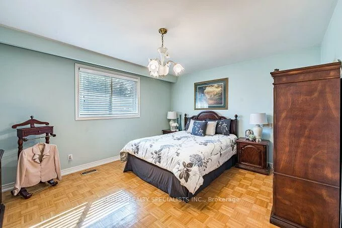 61, Brewster, Glenfield-Jane Heights, Toronto