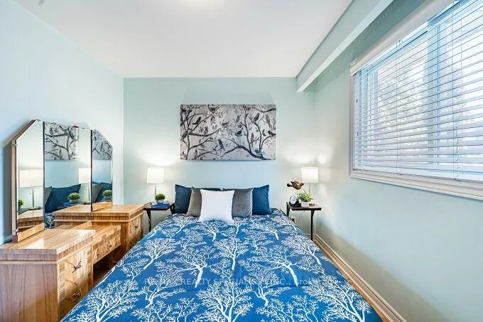 61, Brewster, Glenfield-Jane Heights, Toronto