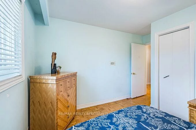 61, Brewster, Glenfield-Jane Heights, Toronto