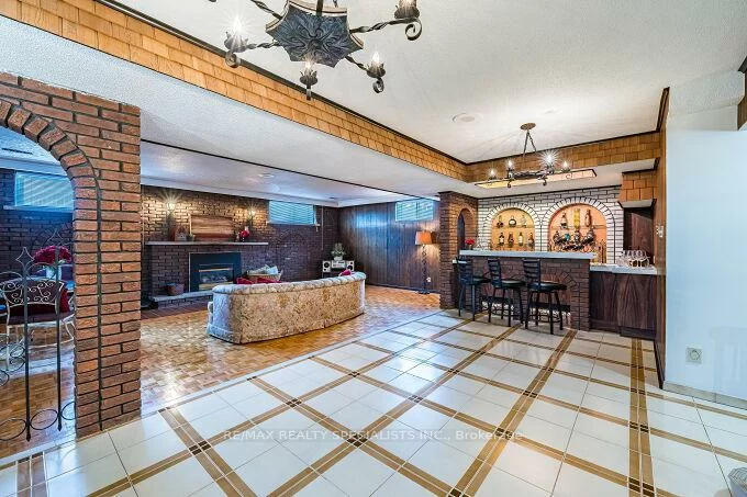 61, Brewster, Glenfield-Jane Heights, Toronto