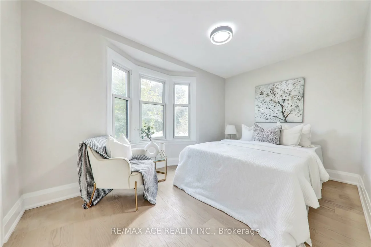 734, Brock, Dovercourt-Wallace Emerson-Junction, Toronto