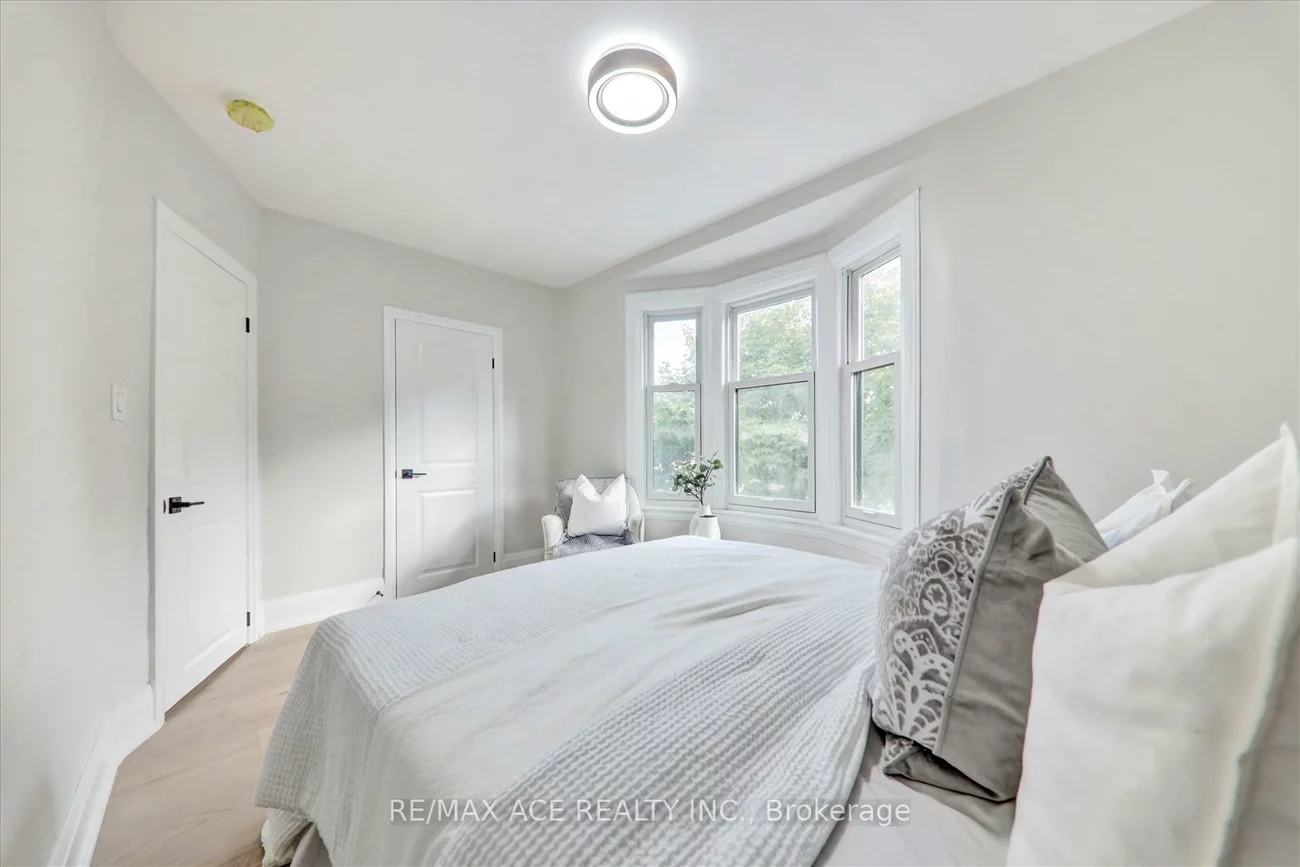 734, Brock, Dovercourt-Wallace Emerson-Junction, Toronto