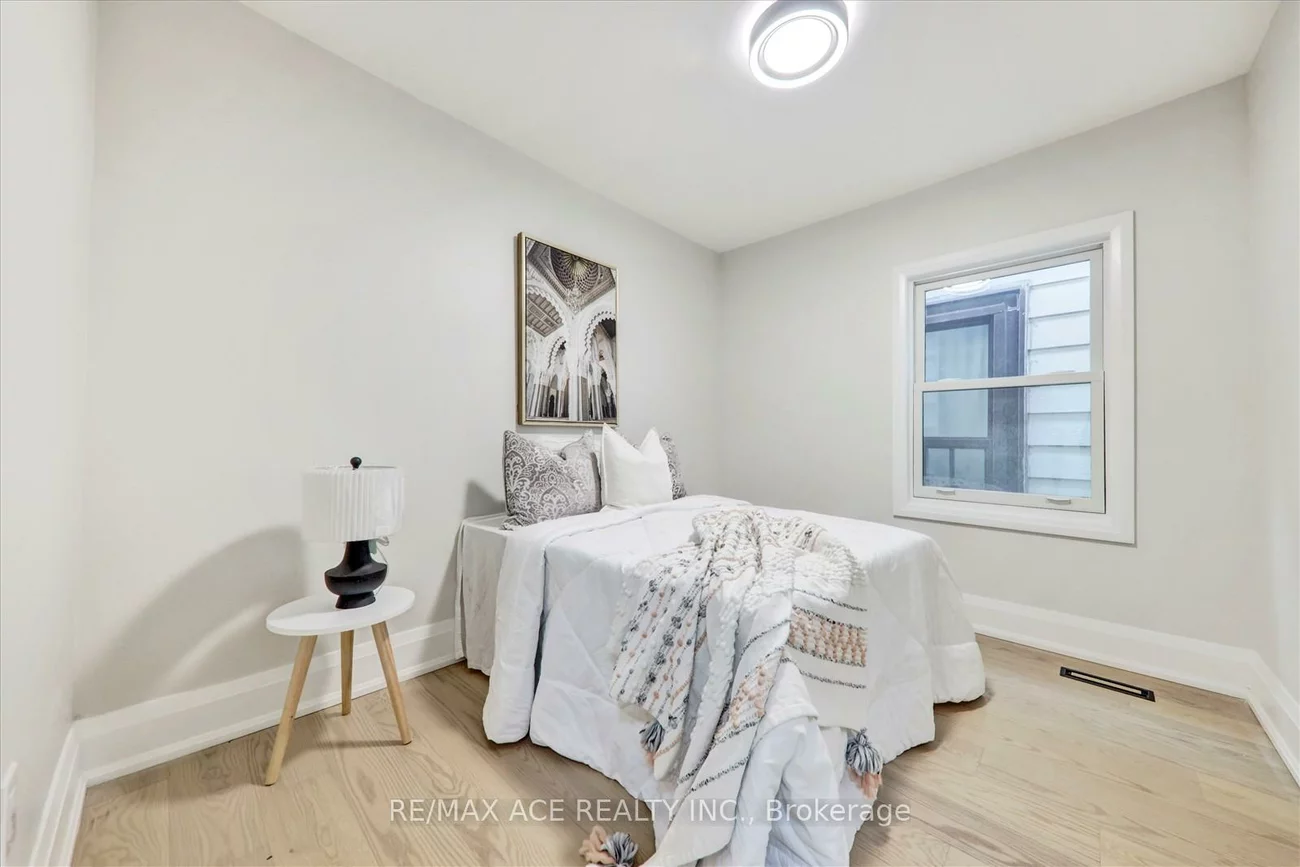 734, Brock, Dovercourt-Wallace Emerson-Junction, Toronto