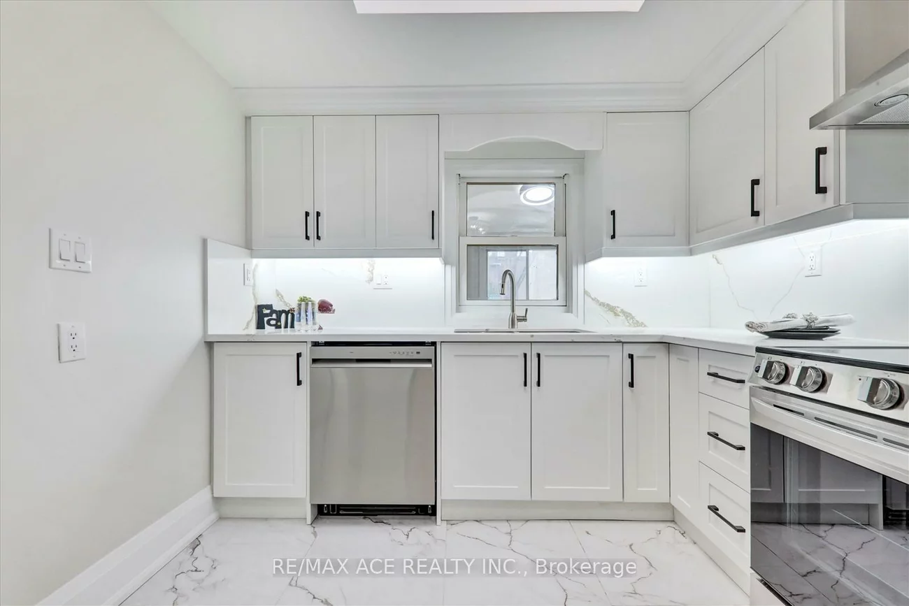 734, Brock, Dovercourt-Wallace Emerson-Junction, Toronto