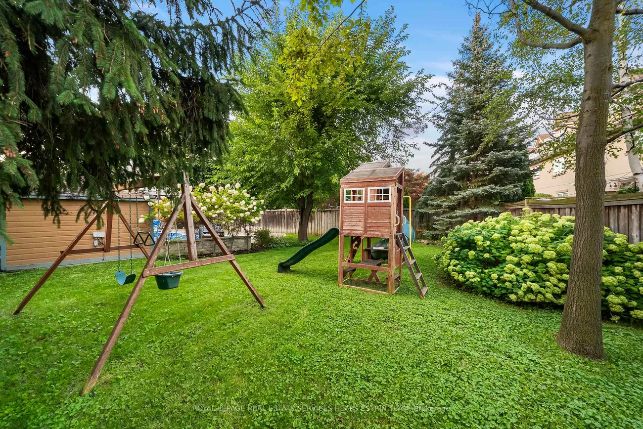 11, Tyre, Islington-City Centre West, Toronto