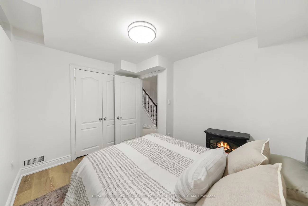 11, Tyre, Islington-City Centre West, Toronto