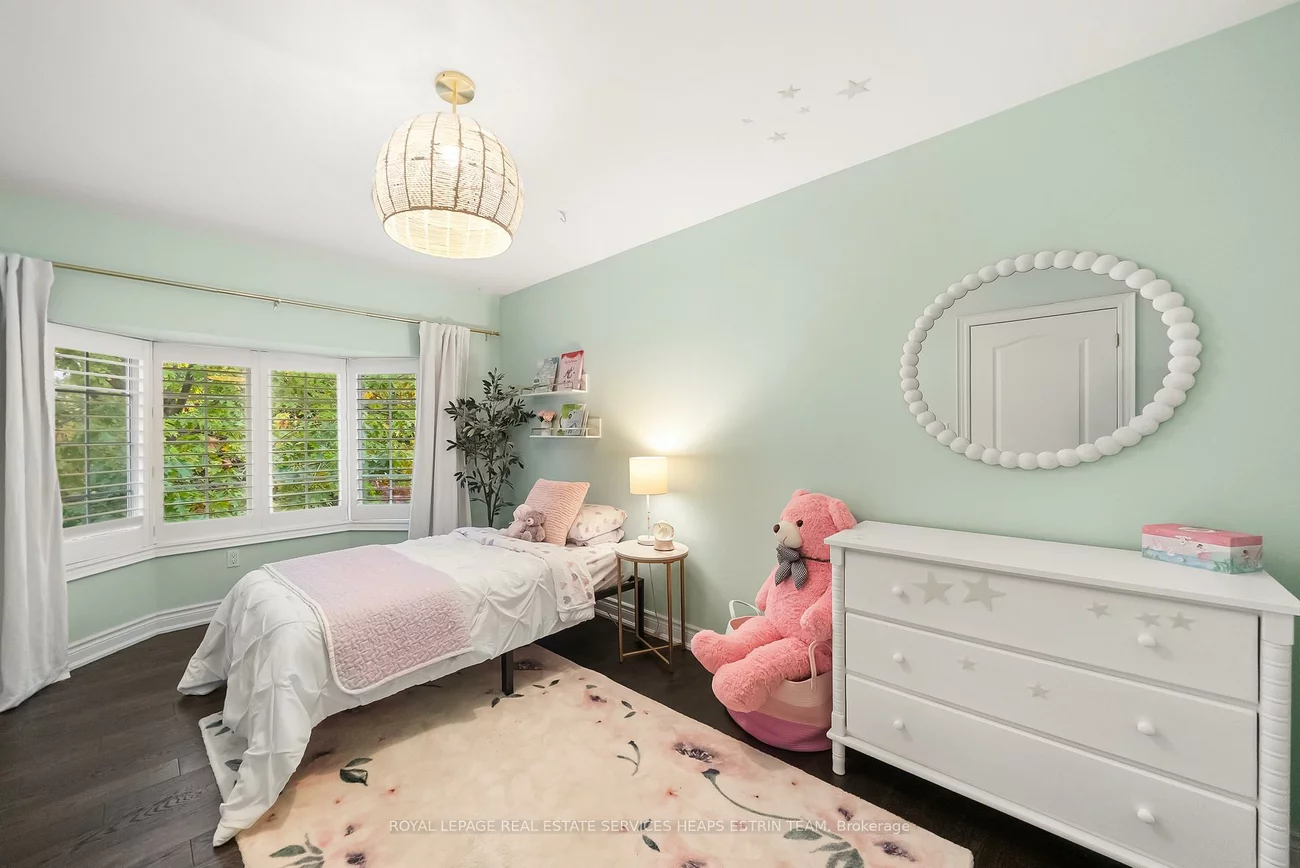 11, Tyre, Islington-City Centre West, Toronto