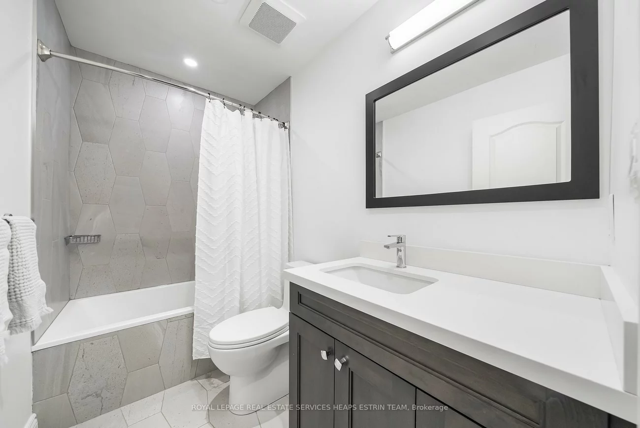 11, Tyre, Islington-City Centre West, Toronto