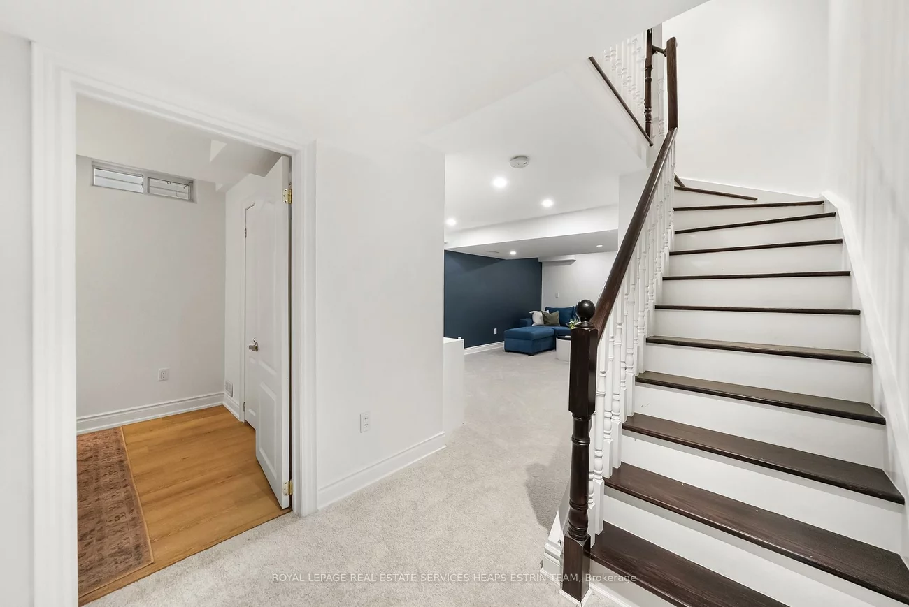 11, Tyre, Islington-City Centre West, Toronto