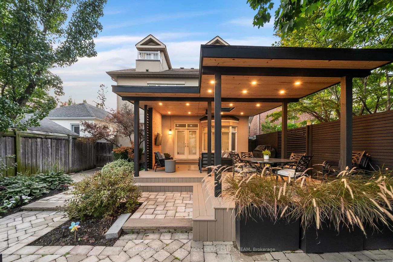 11, Tyre, Islington-City Centre West, Toronto