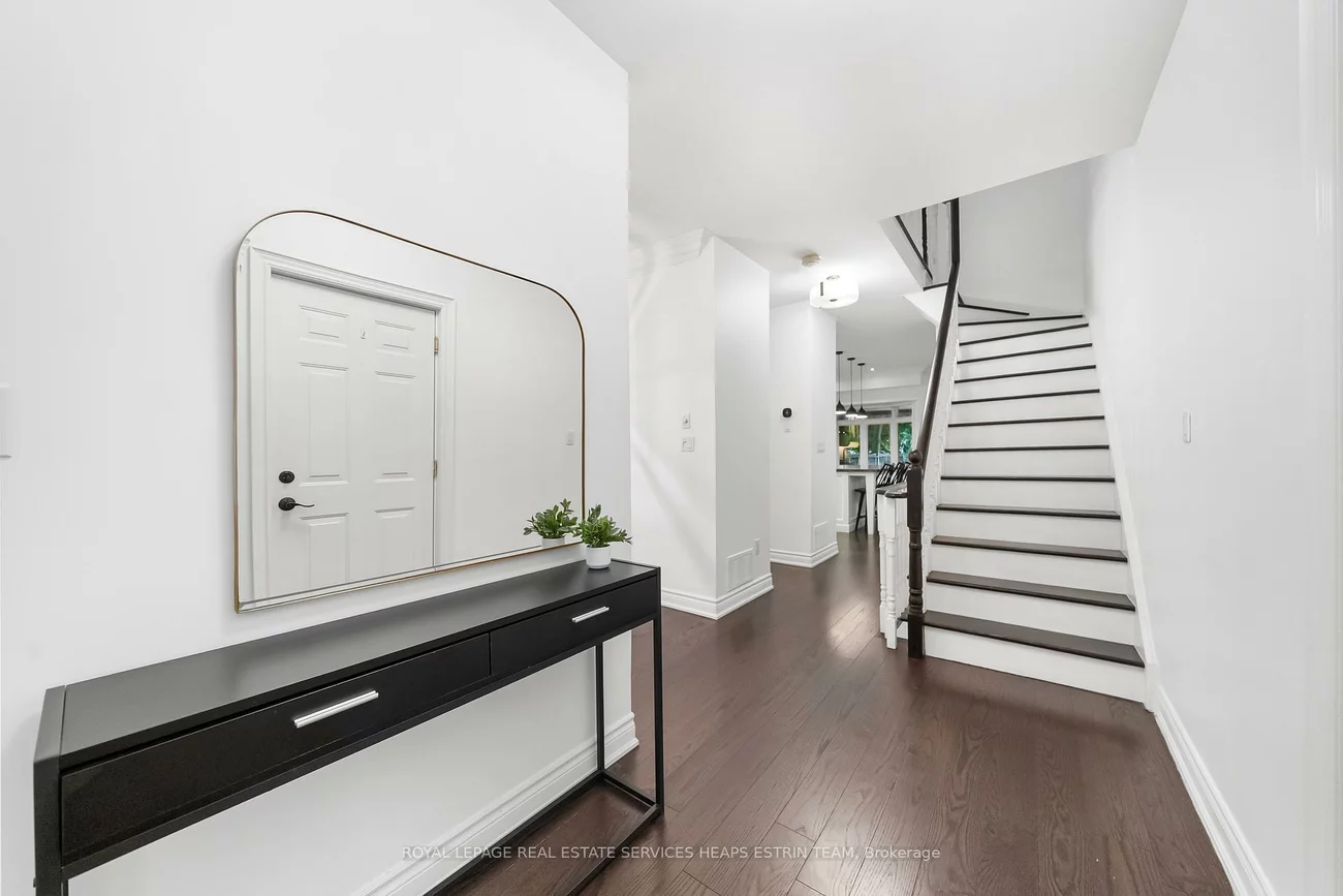 11, Tyre, Islington-City Centre West, Toronto