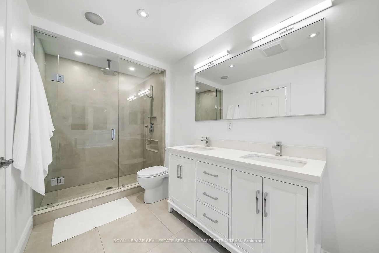 11, Tyre, Islington-City Centre West, Toronto