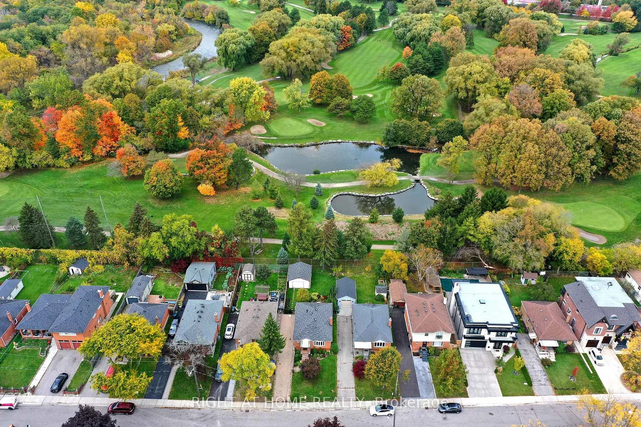 56, Cynthia, Rockcliffe-Smythe, Toronto