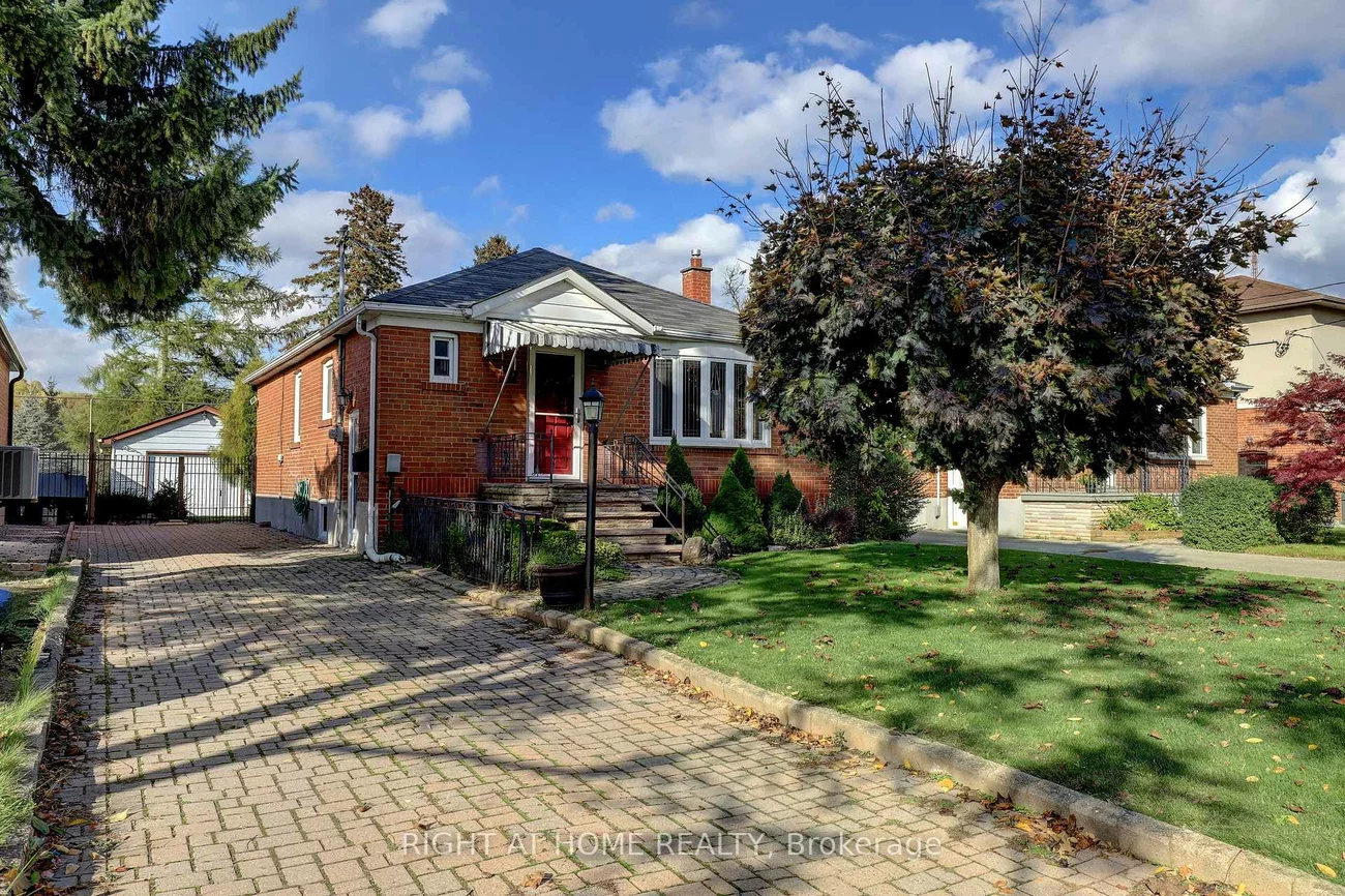 56, Cynthia, Rockcliffe-Smythe, Toronto