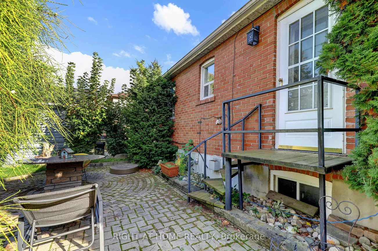 56, Cynthia, Rockcliffe-Smythe, Toronto