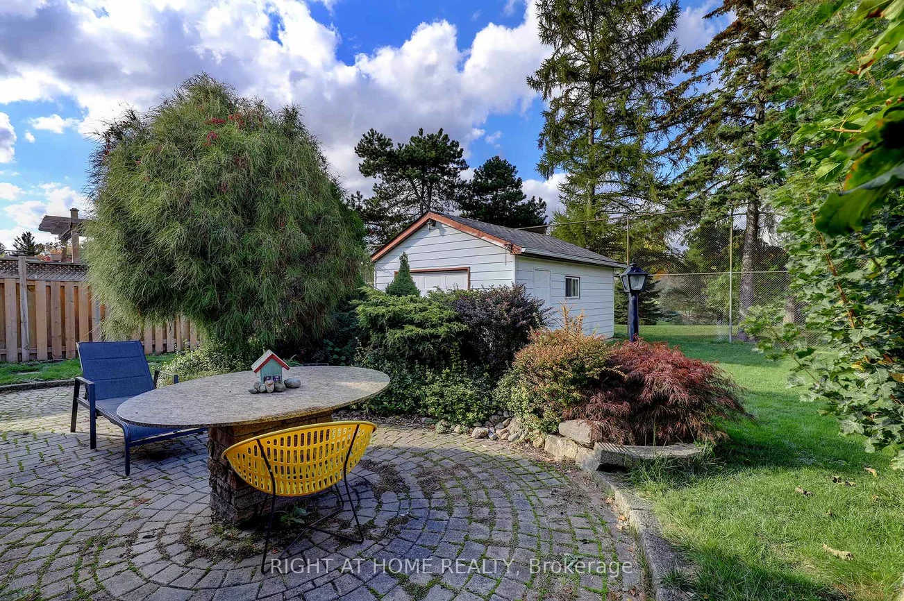 56, Cynthia, Rockcliffe-Smythe, Toronto