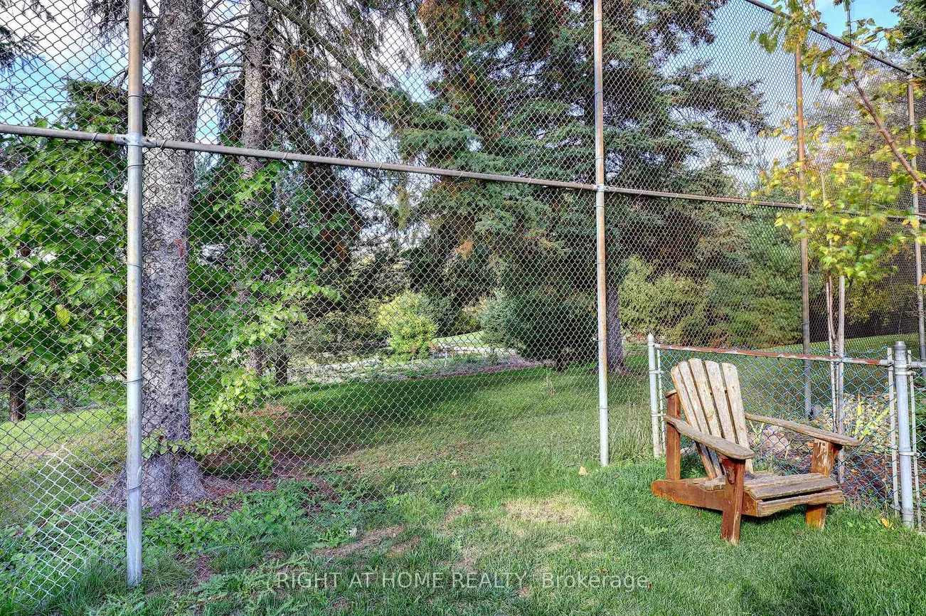 56, Cynthia, Rockcliffe-Smythe, Toronto