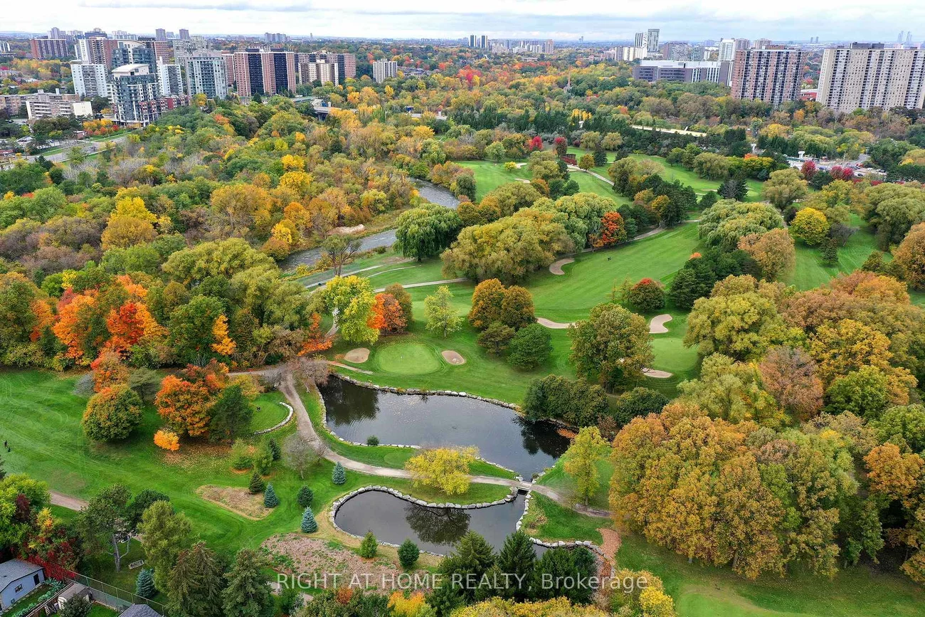 56, Cynthia, Rockcliffe-Smythe, Toronto