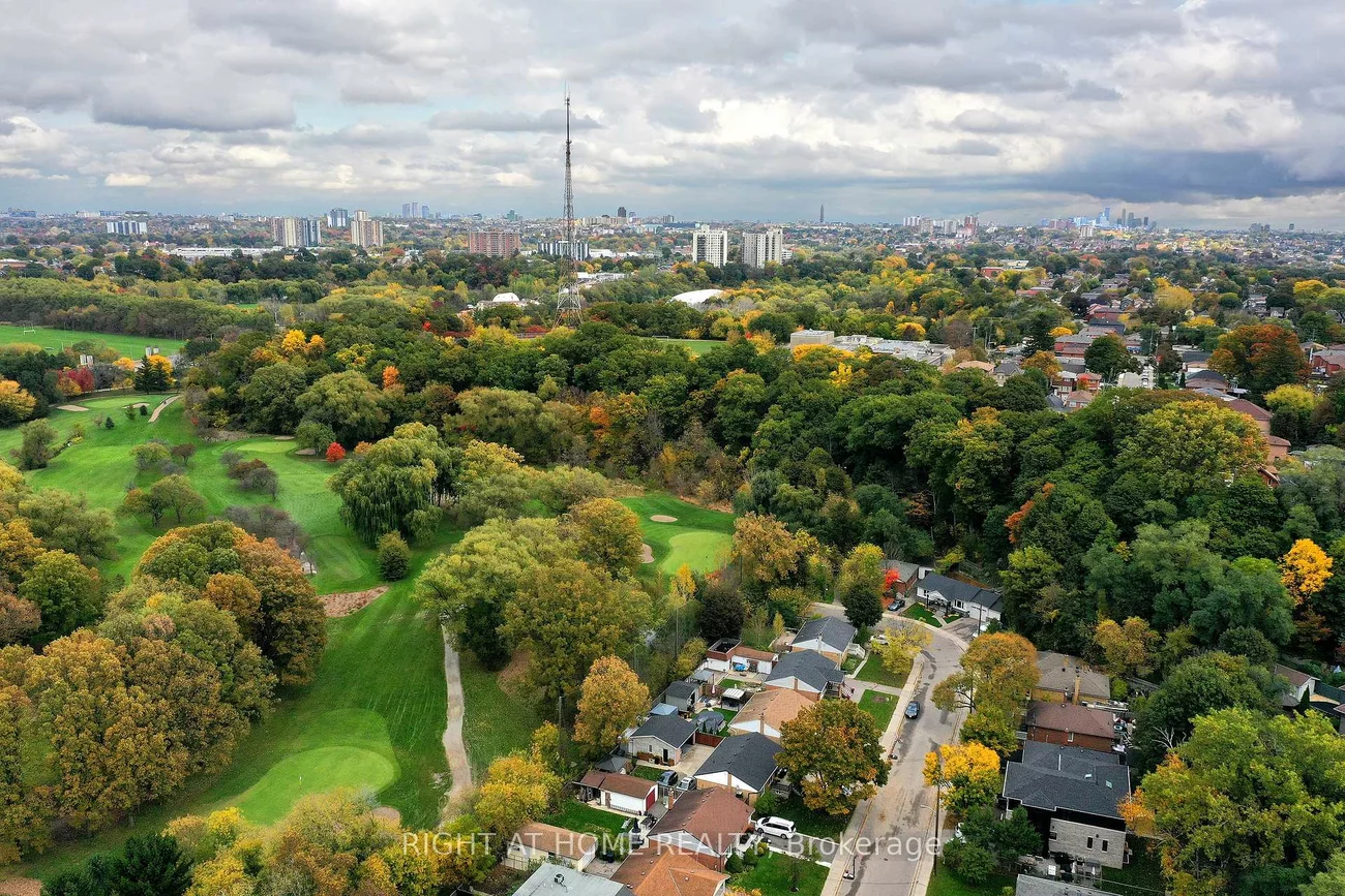 56, Cynthia, Rockcliffe-Smythe, Toronto