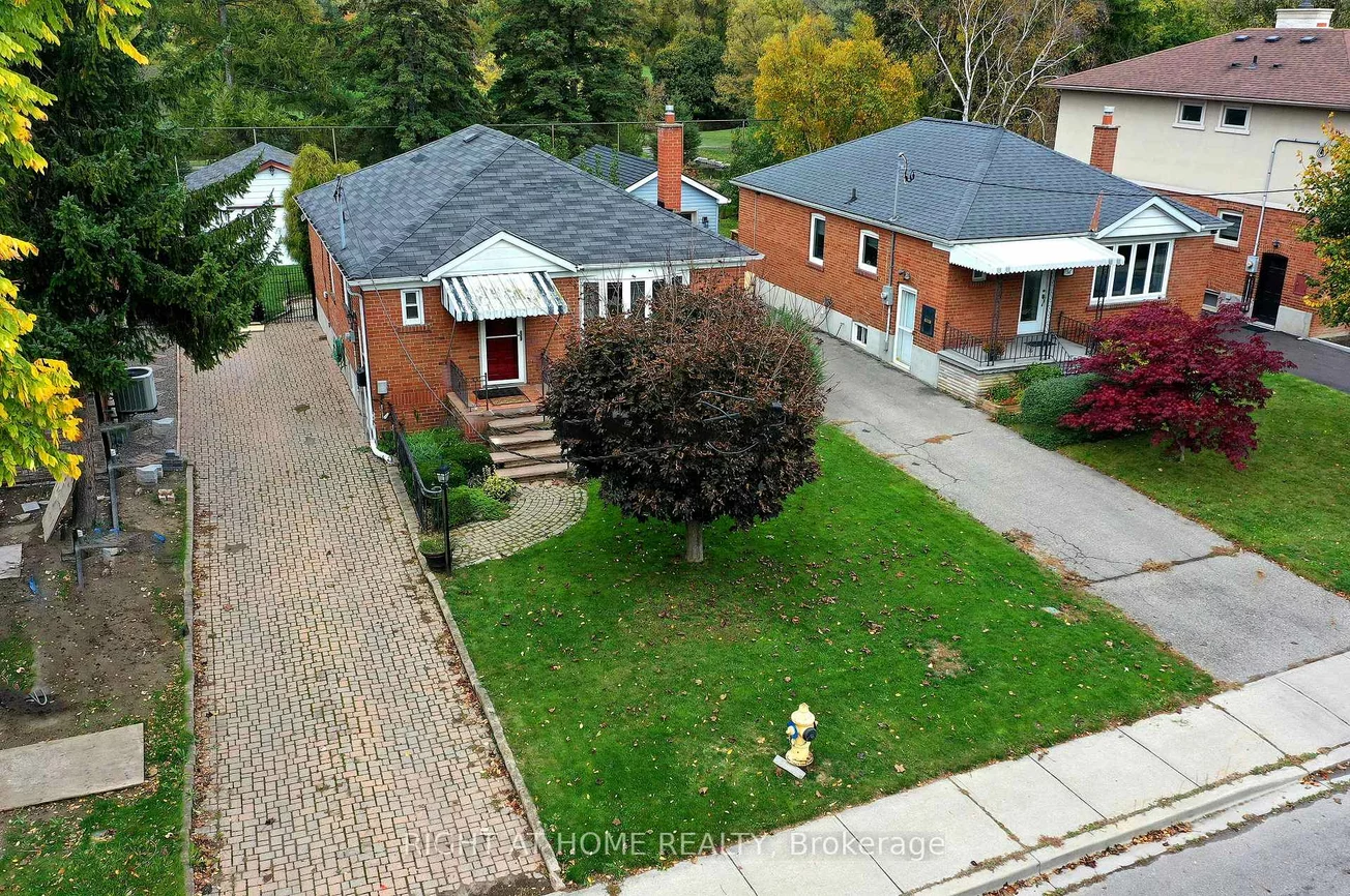 56, Cynthia, Rockcliffe-Smythe, Toronto