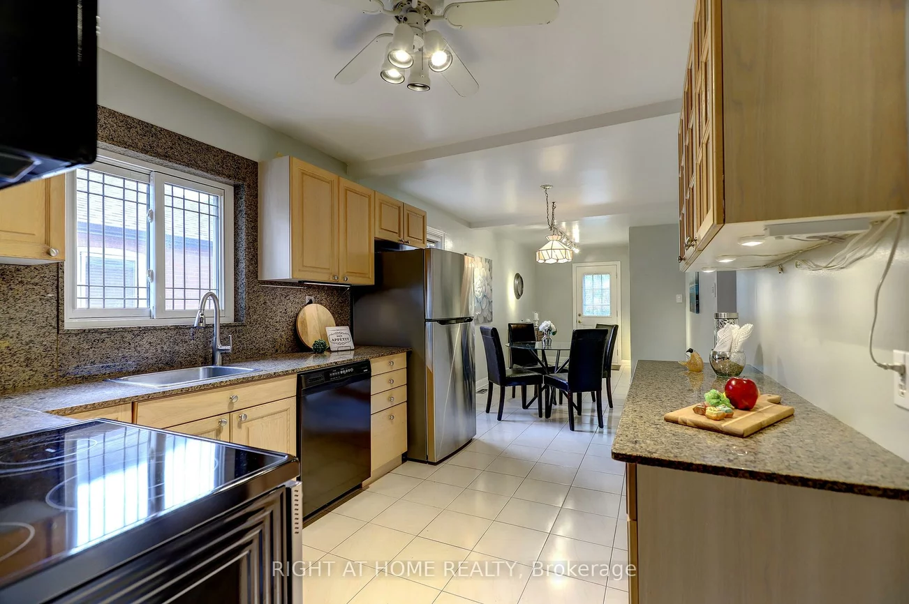 56, Cynthia, Rockcliffe-Smythe, Toronto