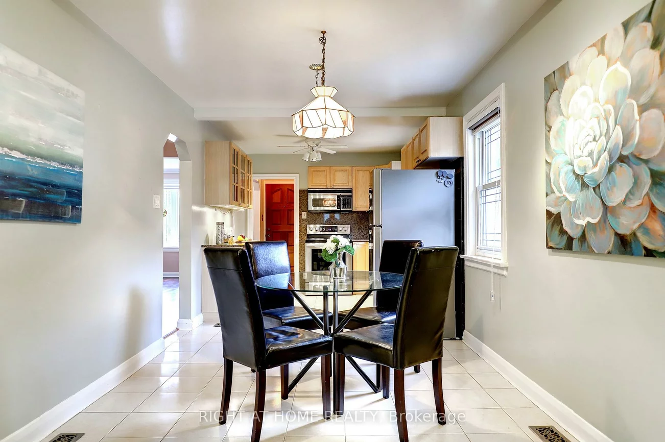 56, Cynthia, Rockcliffe-Smythe, Toronto