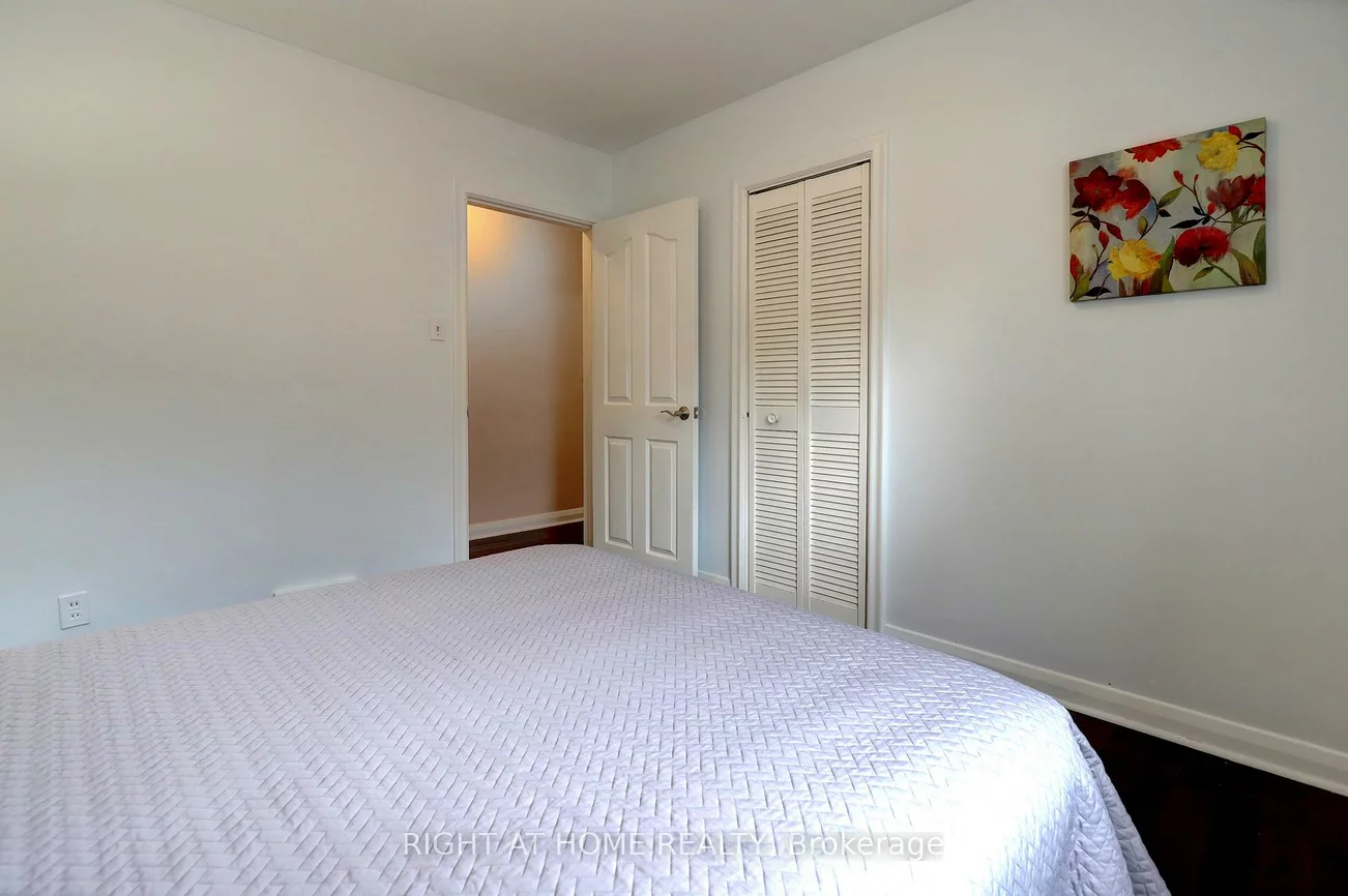 56, Cynthia, Rockcliffe-Smythe, Toronto