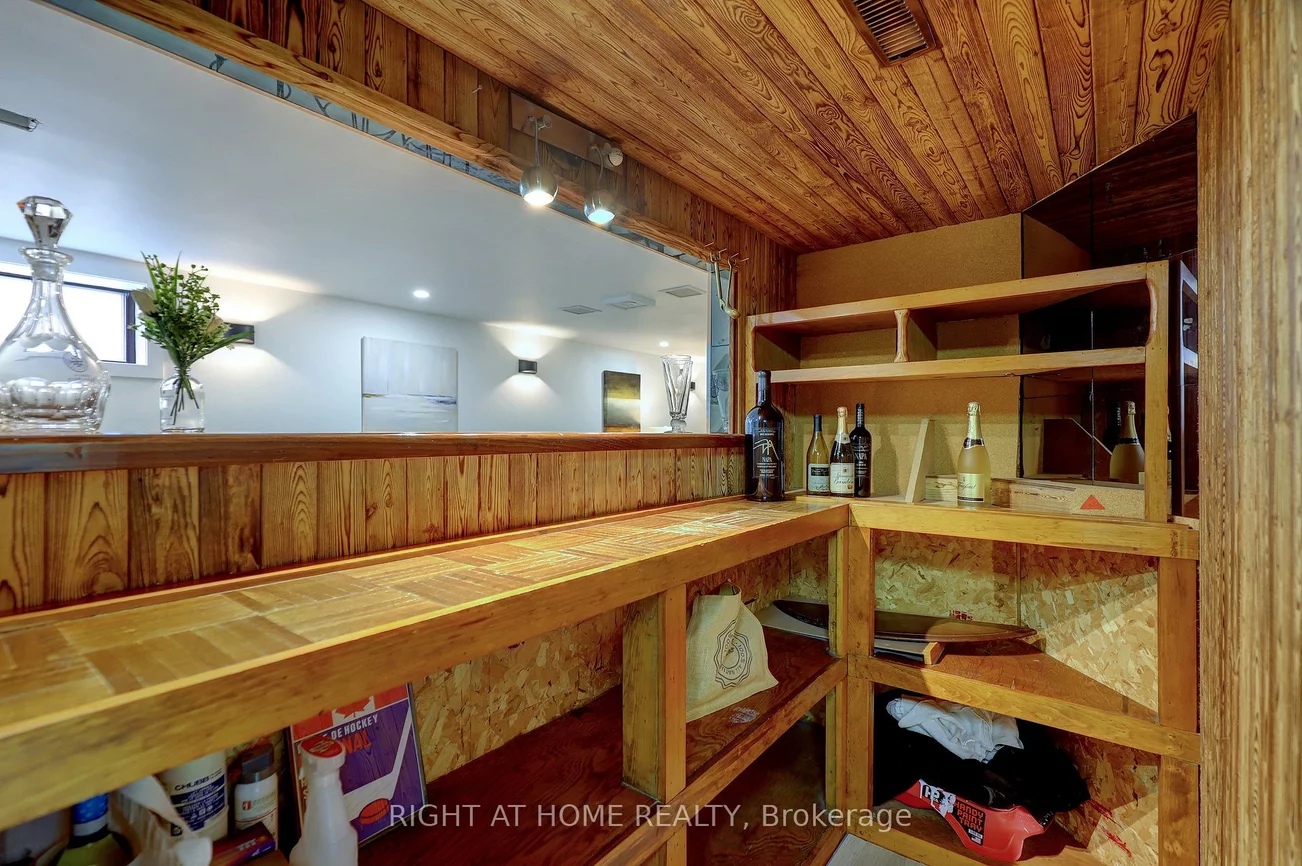 56, Cynthia, Rockcliffe-Smythe, Toronto