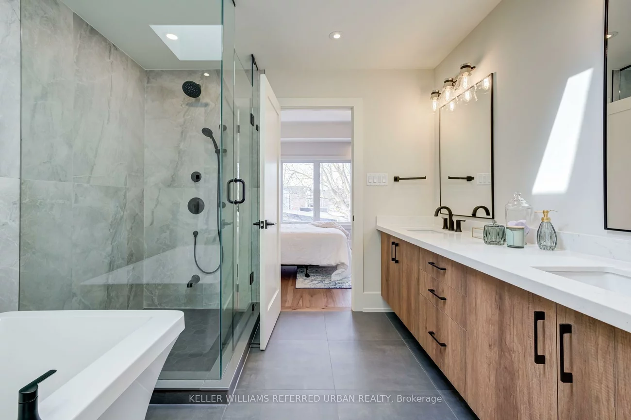 62, Ash, Long Branch, Toronto