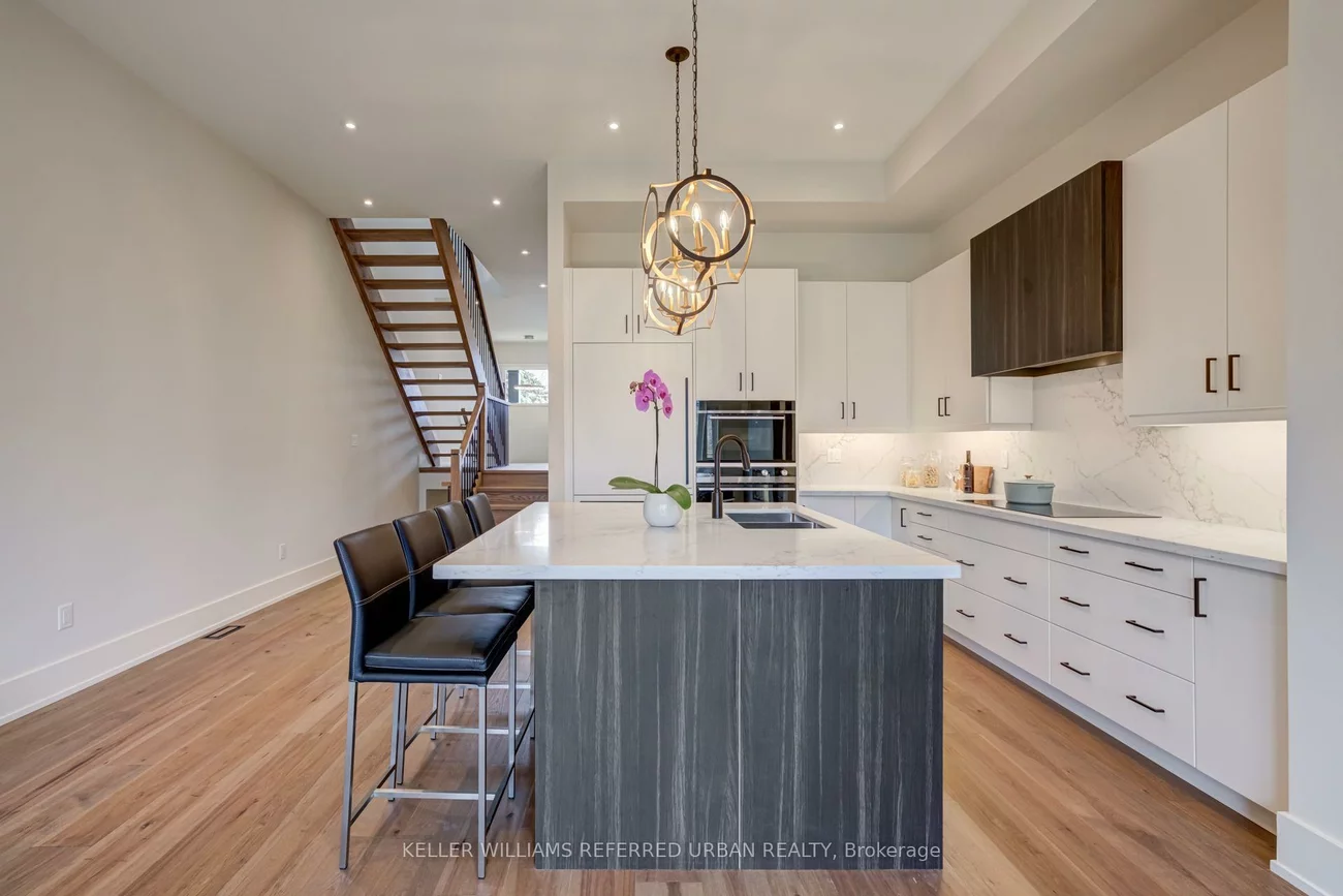 62, Ash, Long Branch, Toronto