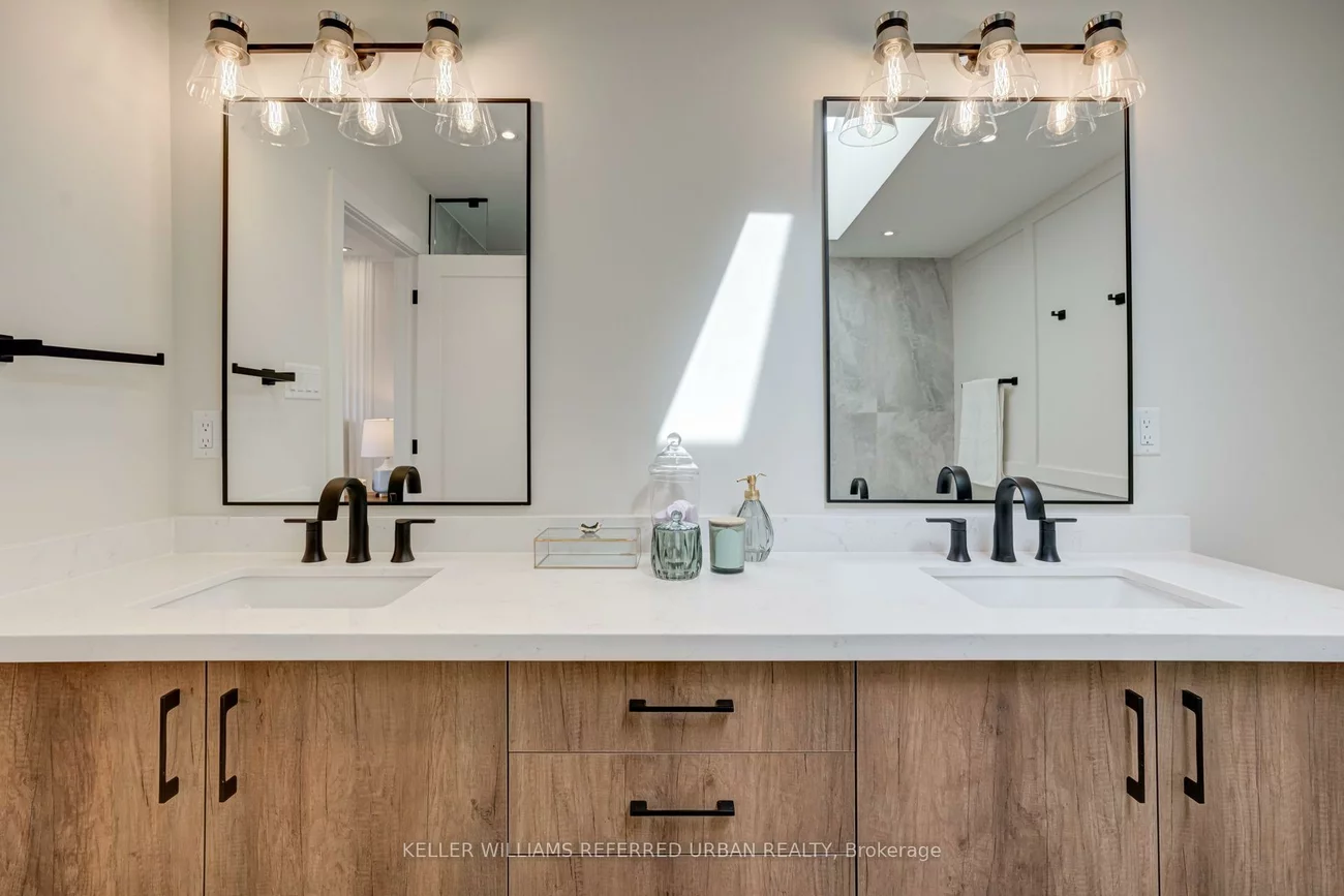 62, Ash, Long Branch, Toronto