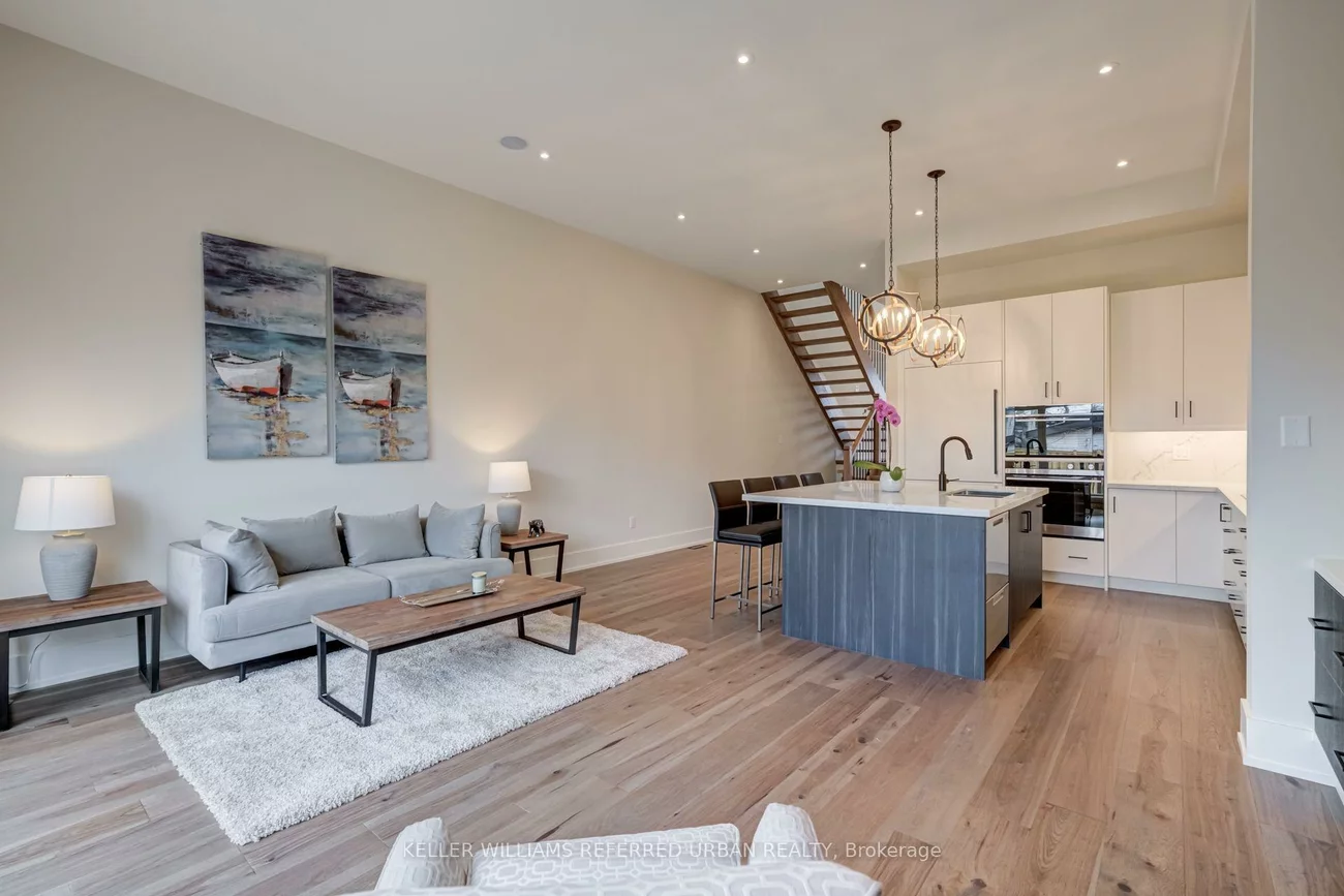 62, Ash, Long Branch, Toronto