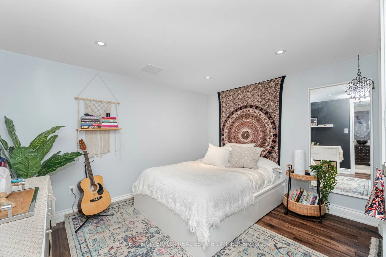 66, Mooreshead, Etobicoke West Mall, Toronto