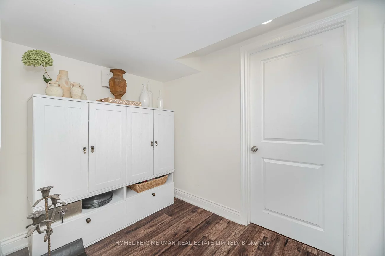 66, Mooreshead, Etobicoke West Mall, Toronto