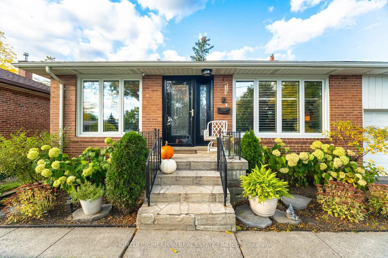 66, Mooreshead, Etobicoke West Mall, Toronto