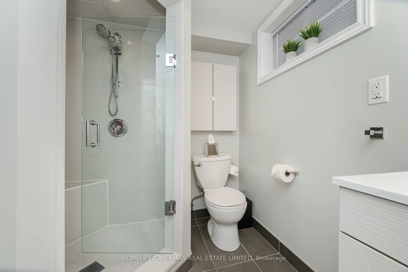 66, Mooreshead, Etobicoke West Mall, Toronto