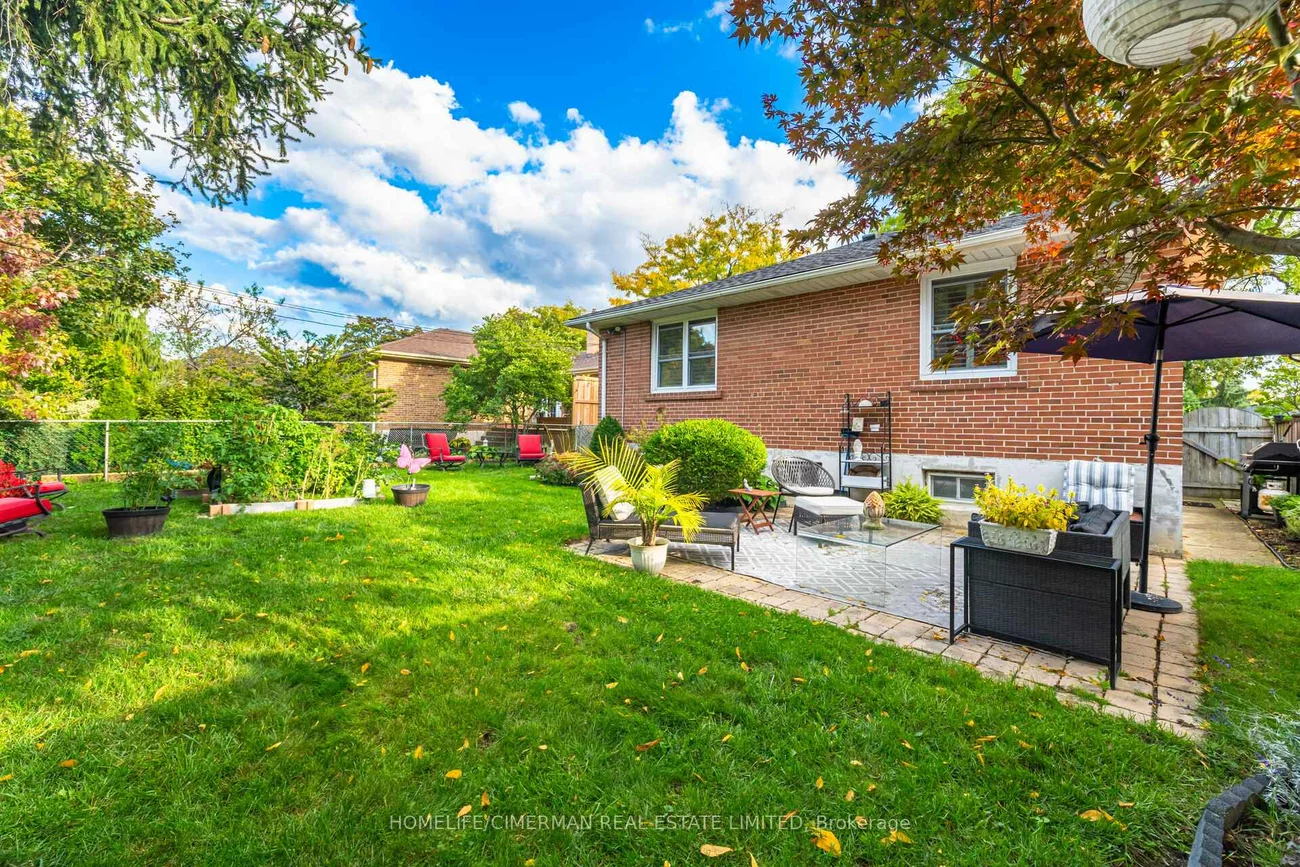 66, Mooreshead, Etobicoke West Mall, Toronto