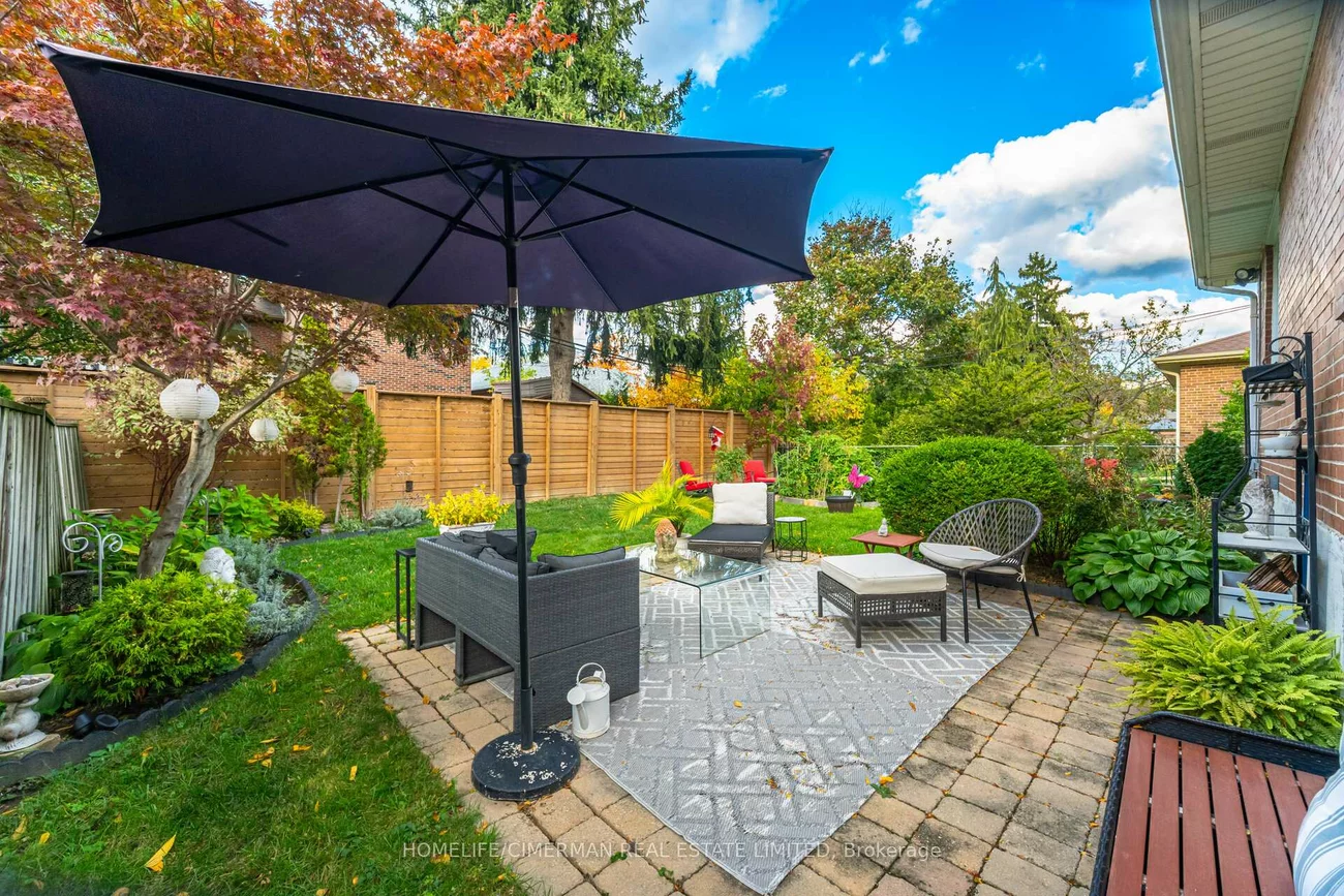 66, Mooreshead, Etobicoke West Mall, Toronto