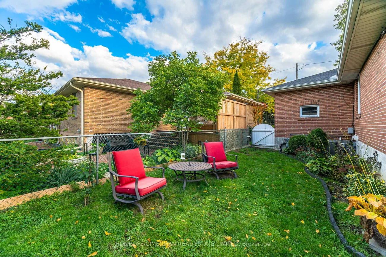 66, Mooreshead, Etobicoke West Mall, Toronto