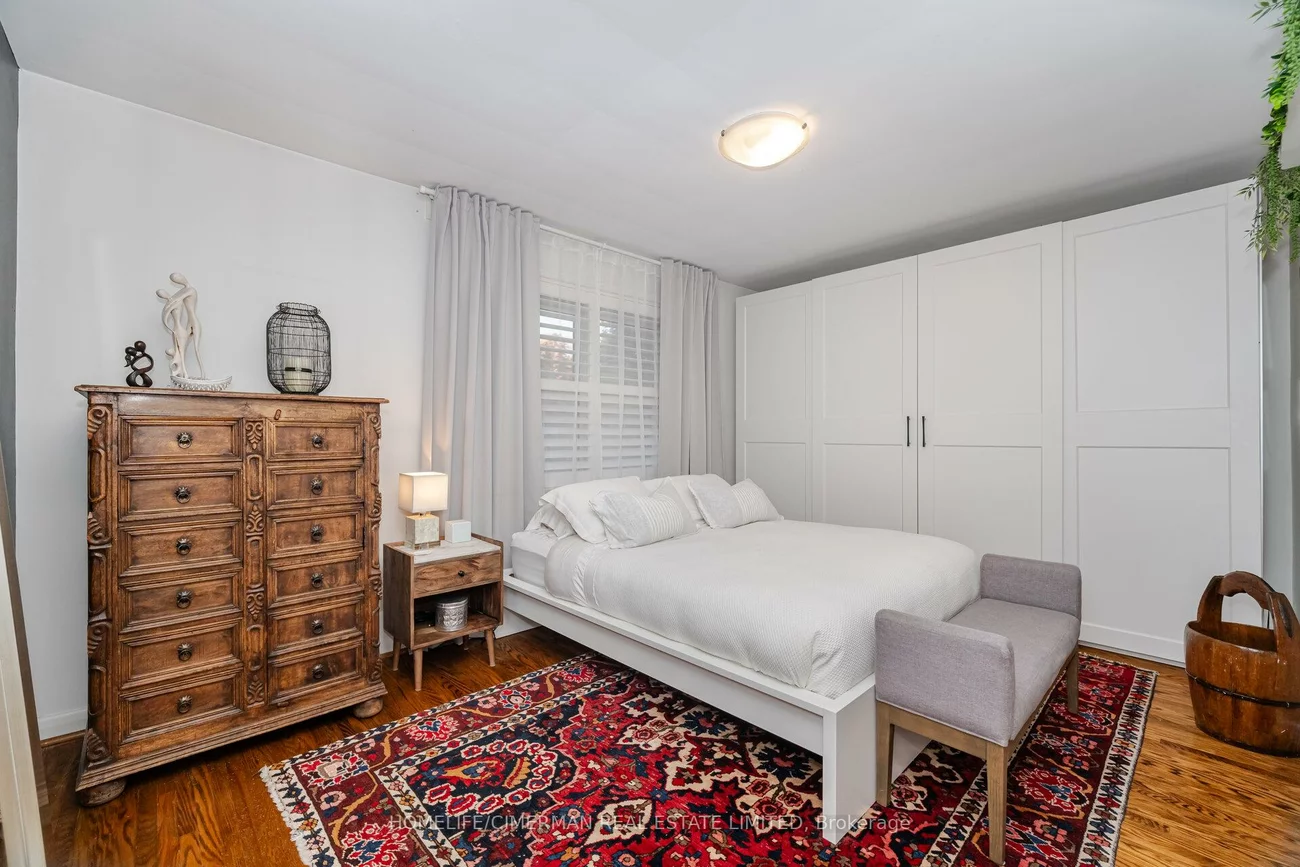 66, Mooreshead, Etobicoke West Mall, Toronto