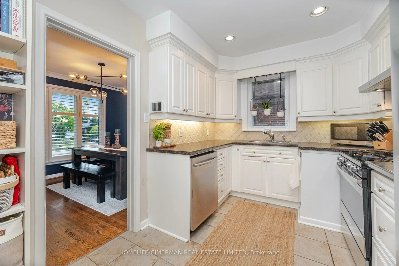 66, Mooreshead, Etobicoke West Mall, Toronto