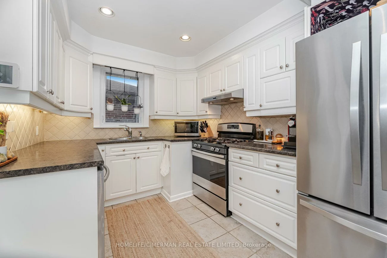 66, Mooreshead, Etobicoke West Mall, Toronto